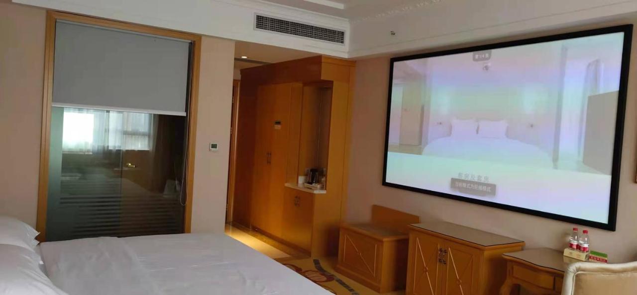 Vienna Hotel Huiyang Sanhe Square Huizhou  Bagian luar foto