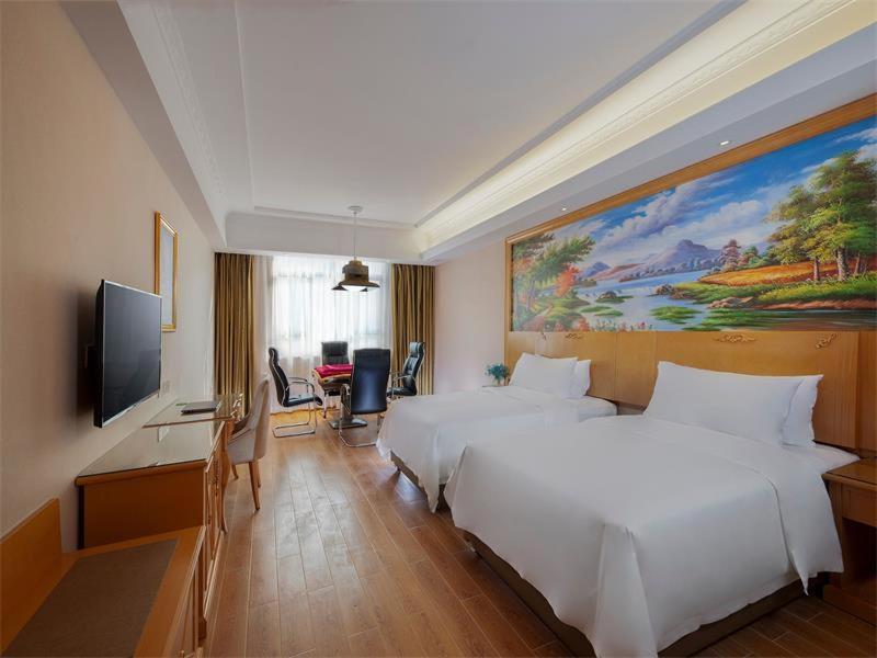 Vienna Hotel Huiyang Sanhe Square Huizhou  Bagian luar foto