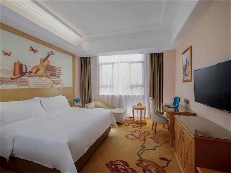 Vienna Hotel Huiyang Sanhe Square Huizhou  Bagian luar foto