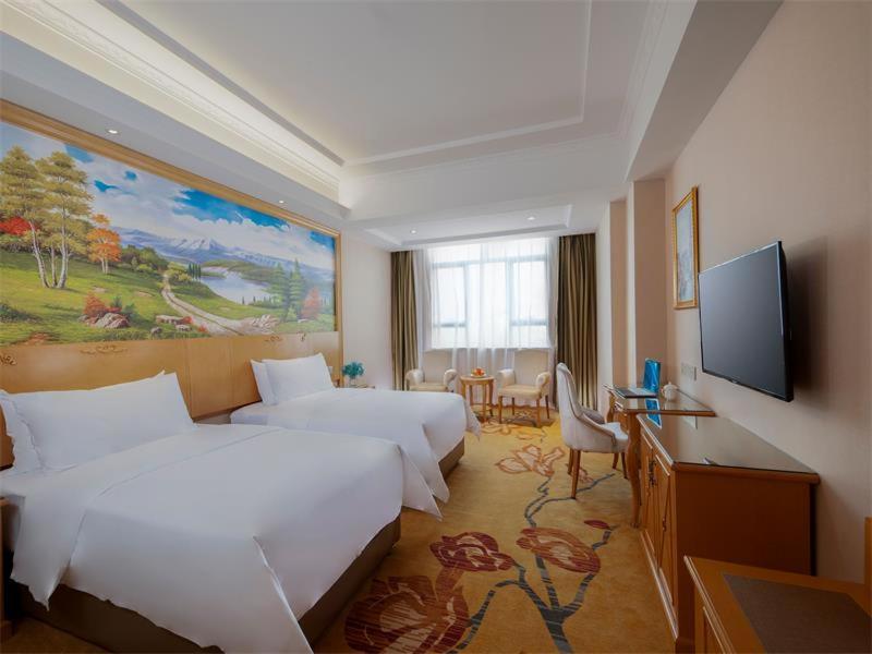 Vienna Hotel Huiyang Sanhe Square Huizhou  Bagian luar foto